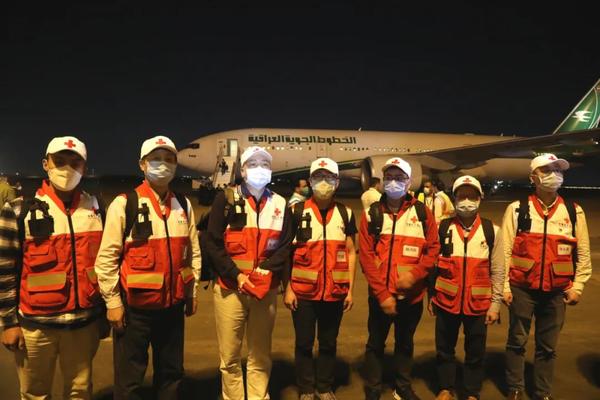 ▲3月7日，中国红十字会总会援助伊拉克防治新冠肺炎医疗专家组抵达伊拉克巴格达国际机场。新华社发